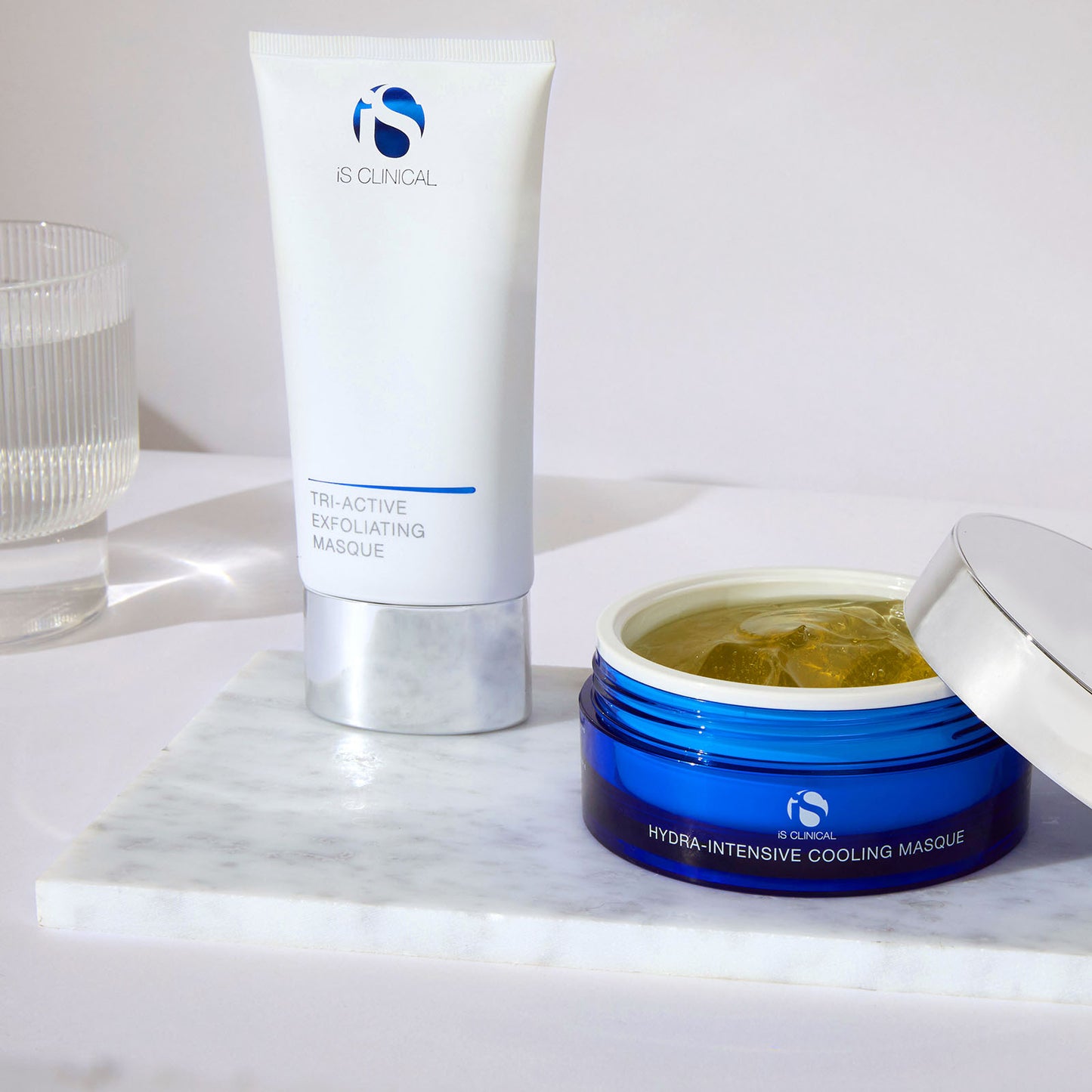 iS Clinical: Smooth & Soothe